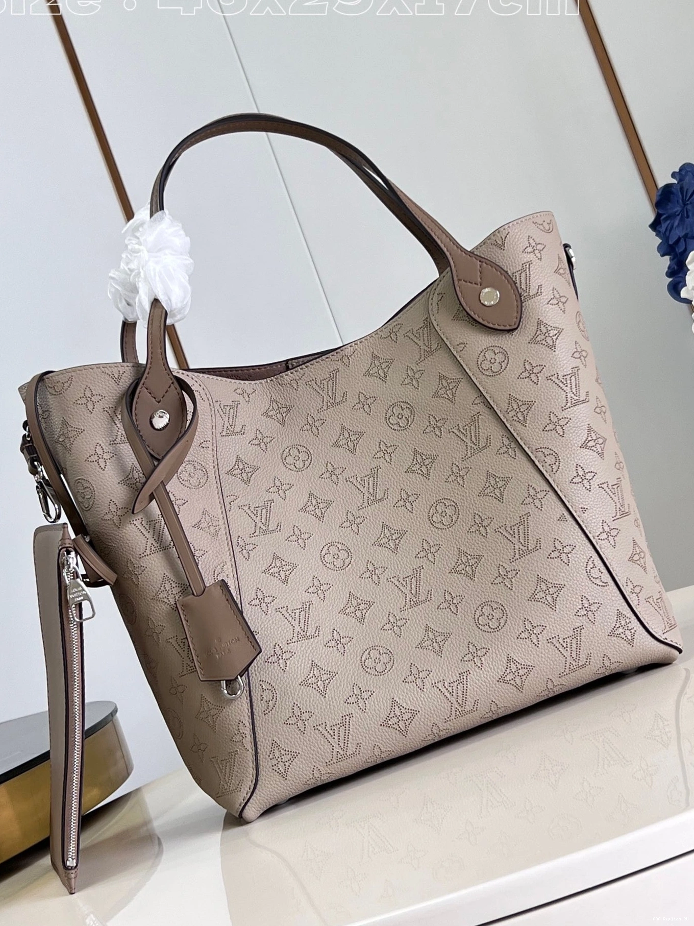 Aaa replica ru 29.5 VUITTON x HINA-46 LOUIS x 17CM 0812